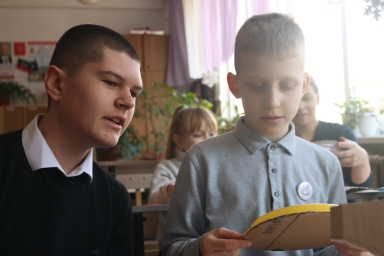 "Летающие тарелки" над школами Донбасса 0