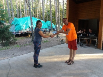 В палаточном лагере "Родник" лучшим инструкторам вручили книги от РКО 1