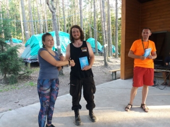 В палаточном лагере "Родник" лучшим инструкторам вручили книги от РКО